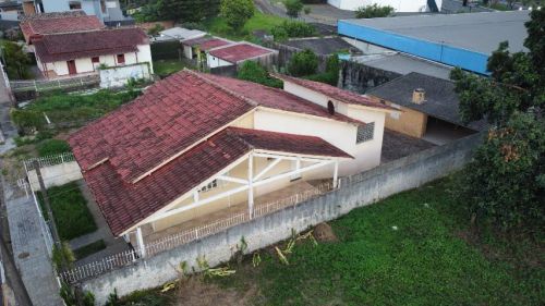 Casa com 4 quartos e 3 vagas de garagem no Bairro Operária Nova em Cricíuma - SC