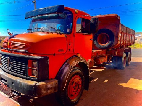 Caminhão Caçamba 1113 Mercedes truck