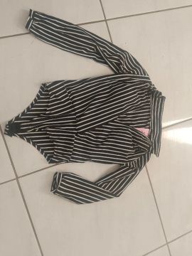Body listrado preto e branco