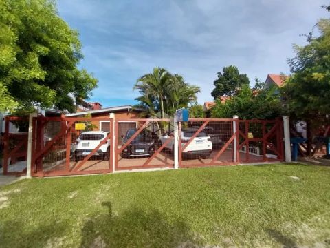 CASA NO LITORAL COM POTENCIAL R ESIDENCIAL E COMERCIAL POUSADA