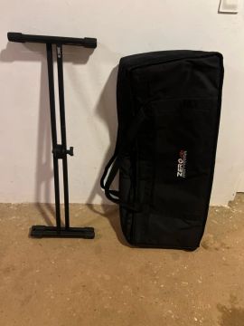 Capa acolchoada e estante