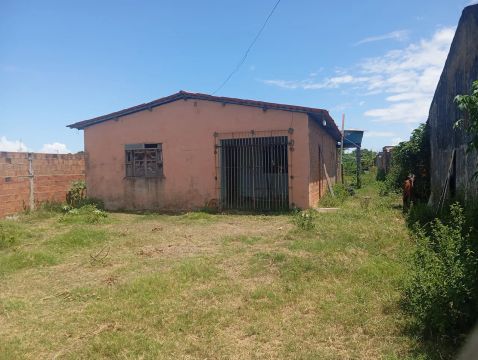 Casa  com 3 quartos sendo uma suíte em área de 1040m²em Santa Maria - Aracaju - SE