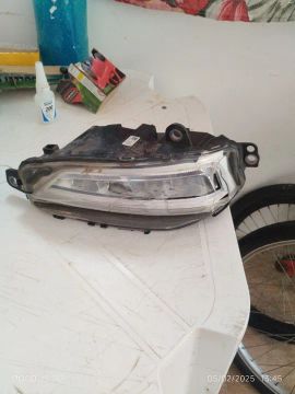 Farol de milha dianteiro lado direito do volvo 2024