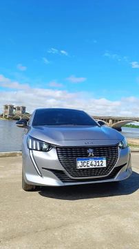 Peugeot 208 style com teto, apenas 16 mil km, na garantia, completo