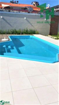 Casa para locação de temporada em Caiobá com 03 quartos.