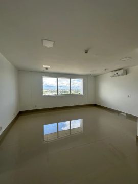 Sala no Cristal Tower para escritório, climatizada com lavabo, andar alto - Adrianópolis