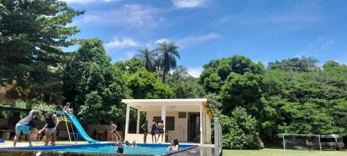 Casa com piscina para temporada