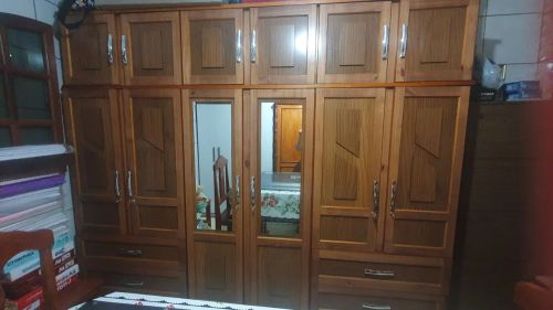 Guarda roupa de Madeira com espelho