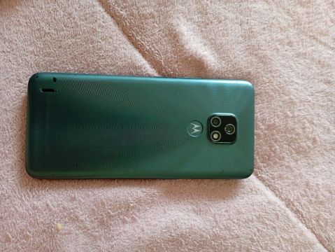 Celular Moto E7 <br>64 GB de memória e 4 de RAM.