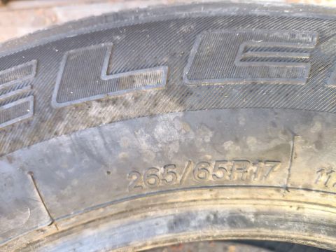 Pneu de caminhonete 265/65R17 meia vida 
