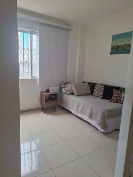 Quarto mensal ou diária para mulheres.