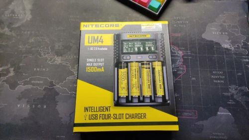 Carregador de Bateria/Pilha Nitecore UM4 - 4 Slots