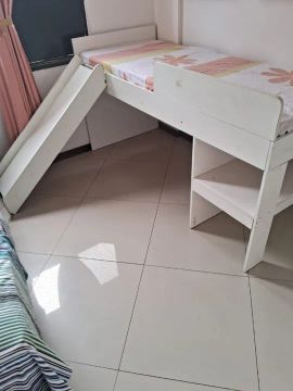 Cama infantil com escorregador