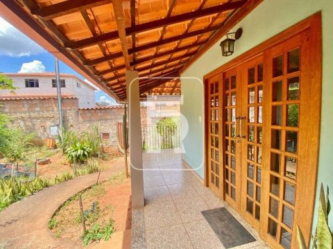 Casa à venda, 4 quartos, 1 suíte, 8 vagas, Carijós - Conselheiro Lafaiete/MG