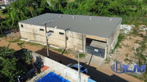 OPORTUNIDADE- GALPÃO PARA LOCAÇÃO EM PEROCAO COM AMPLO ESPAÇO (465M²), SALA PARA ESCRITÓRI