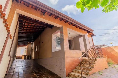 Vende-se Casa com 3 quartos, 205m², bairro Jardim Leonor próximo do Av. Marechal Carmona