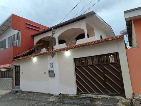 ÓTIMA CASA  05 QUARTOS NO OURO VERDE 