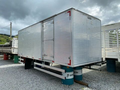 Baú Carga Seca de 6.20 Metros