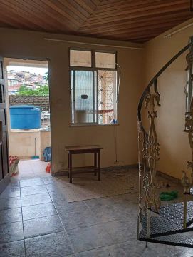 Alugo casa em Brás de pina 