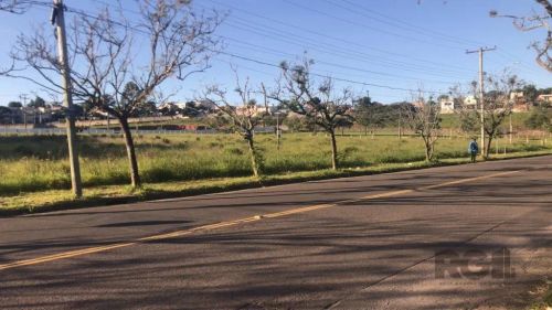 Amplo terreno com área total de 4.704,36m² localizado na Avenida Cascais.Agende já sua vis