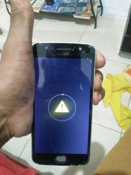 Celular Motorola Moto G5 Plus com tela quebrada