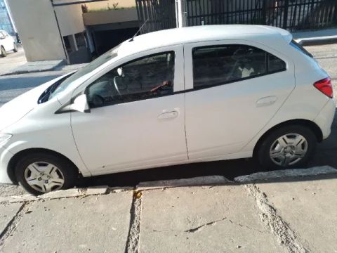 Vendo Onix LT 2013, excelente estado, nada a fazer 