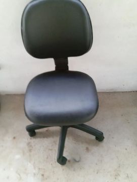 Cadeira de Escritório Giratória com Rodízios