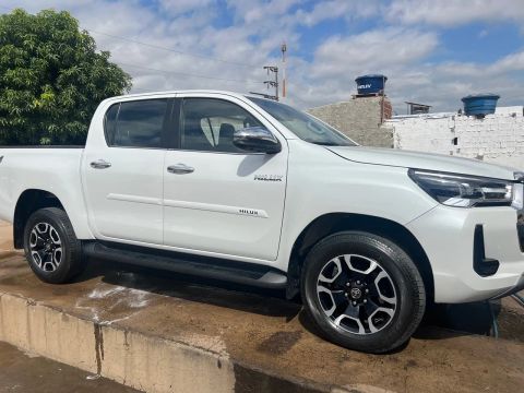 Hillux SRX 2024 na garantia de fábrica 