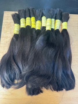 Cabelo humano castanho natural.