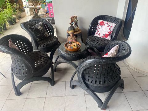 Jogo de cadeiras e mesa Pneus