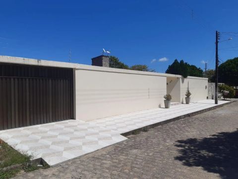 Imóvel para aluguel possui 500 metros quadrados com 4 quartos em Jardim Petrópolis - Macei