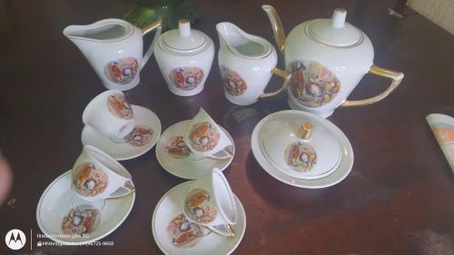 Conjunto de Chá de Porcelana Antigo