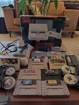 Kit Super Nintendo com caixa, jogos e acessórios