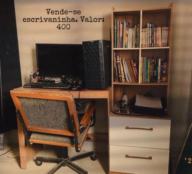 Vende-se escrivaninha em otimo estado