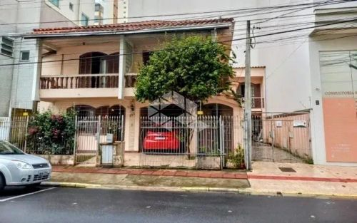 Casa com 3 dormitórios no centro de Balneário Camboriú