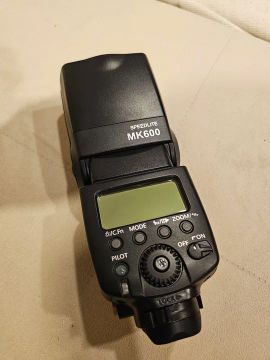 Flash Meike MK600