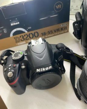 Camera NIKON D3200 + Acessórios [IMPERDÍVEL]