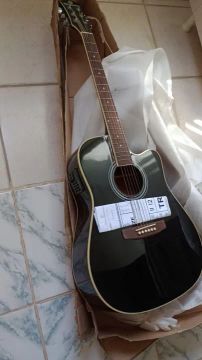 Vendo Violão semi novo 650