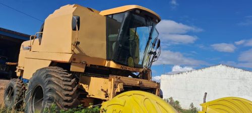Colheitadeira New Holland TC 59