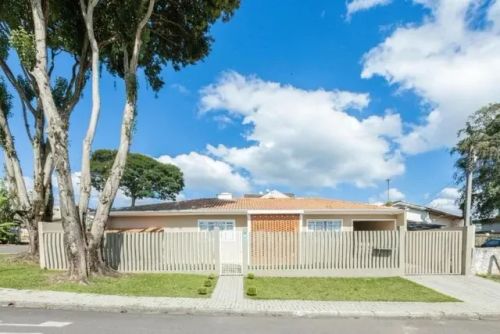 Aceita Apto. até 300 mil. Casa Térrea excelente + Sala Comercial.