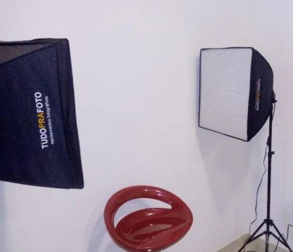 Estúdio Completo com Fundo Branco e Iluminação