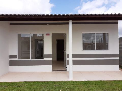 Alugo Casa em Condomínio Fechado 