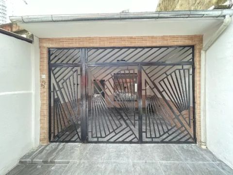 Casa Térrea Reformada 2/4, sendo 1 Suíte, 
