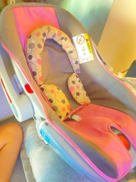 Vendo bebê conforto, banheira e cadeira alimentação 
