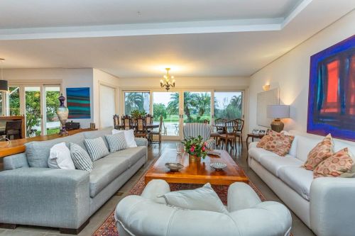 Venda de Casa em Condomínio em Porto Alegre-RS, bairro Terra Ville com 277m² Área Const.