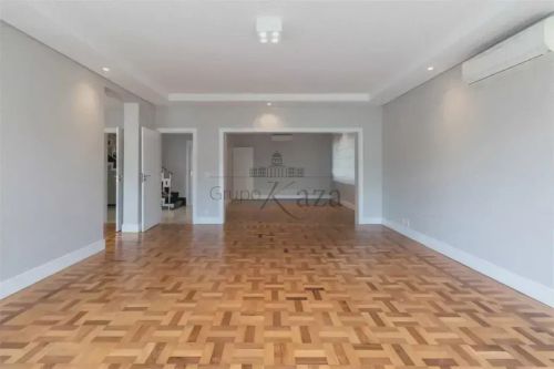 Casa Sobrado - Jardim Paulista - 4 Dormitórios - 500m².