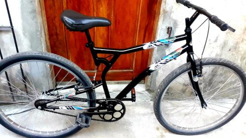 Bicicleta  aro 26caloi montanbike toda boa top so usar. 