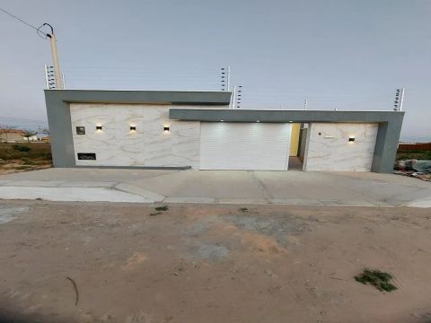 Belissima Casa Plana De 3 Quartos, Ao Lado Da Faculdade De Medicina , Acabamento Fino! Cód