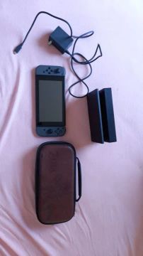 Nintendo Switch + Capinha do Zelda