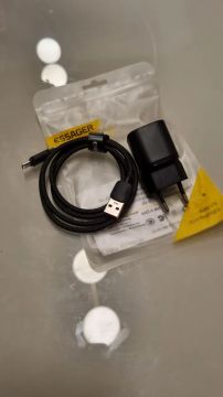 Carregador de Celular ESSAGER 20W com Cabo USB-C